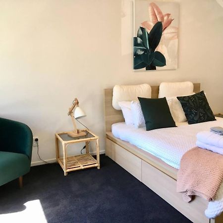 Number 1 - Chic Inner City Rooms Christchurch Exterior photo