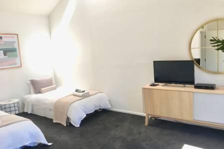 Number 1 - Chic Inner City Rooms Christchurch Exterior photo